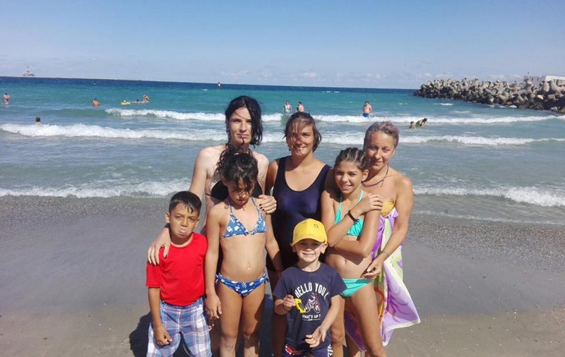 VIDEO REPORTAJ/ Un vis împlinit pentru 18 copii orfani! ”Tatăl adoptiv” i-a dus în vacanță la mare