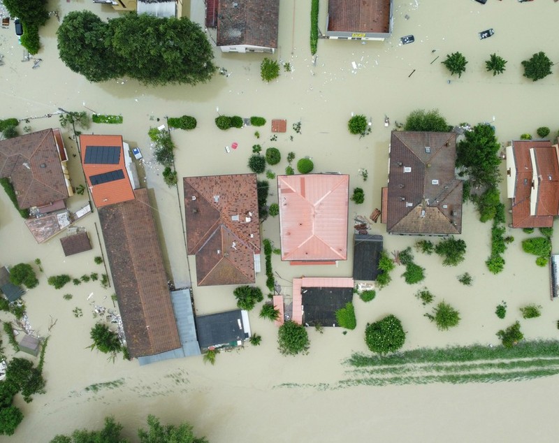 „Ceva nemaiîntâlnit în acest secol. Trebuie să ne pregătim, aceasta este criza climatică”. Italia caută o explicație pentru inundațiile catastrofale