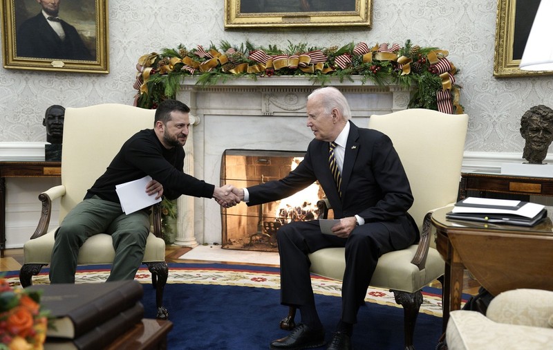 Joe Biden, aproape de a le permite ucrainenilor să folosească armele americane în atacuri pe teritoriul rus, scrie The New York Times