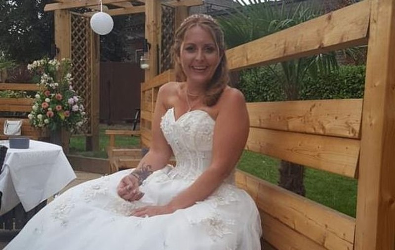 O femeie a murit la șase zile după ce s-a căsătorit. Familia încearcă să afle ce i s-a întâmplat