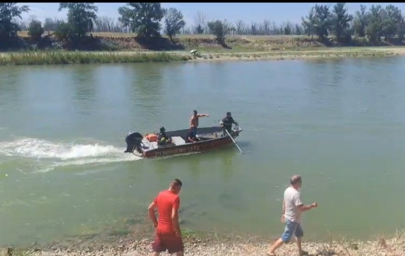 Un băiat de 16 ani s-a înecat în Siret. Tânărul resuscitat timp de minute bune nu a putut fi salvat
