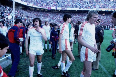 Gabi Balint, Miodrag Belodedici și Adrian Bumbescu, înainte de startul meciului cu Barcelona | FOTO: Arhivă Gazeta Sporturilor