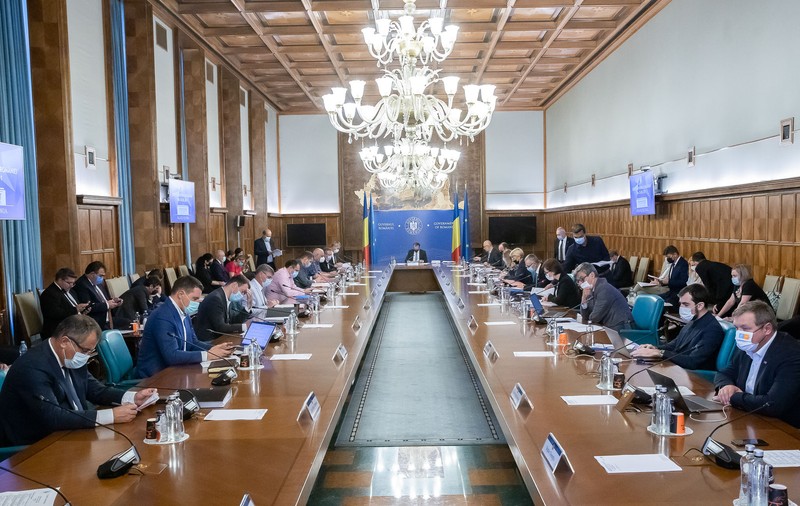 Ce nume din PNL sunt vehiculate pentru a prelua ministerele de la USR-PLUS