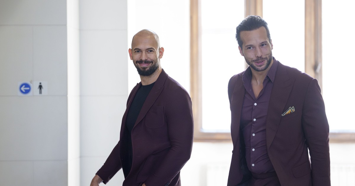 Andrew Tate (stânga) si Tristan Tate (dreapta) surprinși la Curtea de Apel Bucuresti -15 octombrie 2024.
