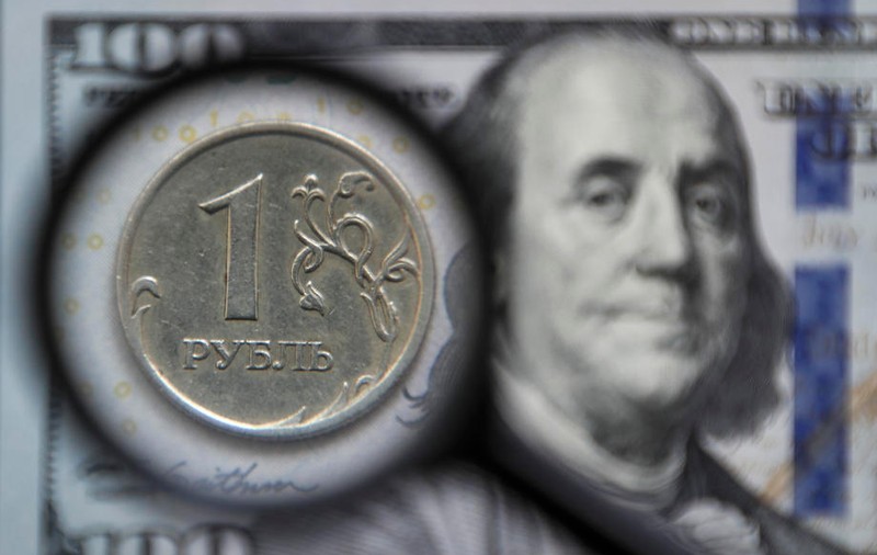 Rubla, cea mai bună cotație în raport cu dolarul american, din ultimii patru ani