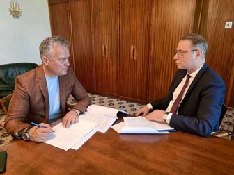 Pe 20 iunie, Adrian Veștea, pe atunci premier desemnat, a postat o fotografie cu Luca Niculescu, la acel moment propus ministru de Externe. Foto: Facebook Adrian Veștea