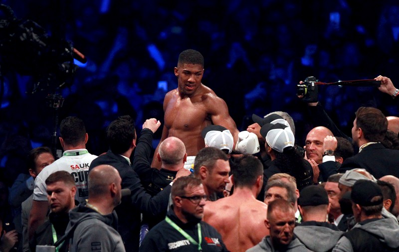 Anthony Joshua l-a făcut KO pe Vladimir Klitschko! Britanicul are titlurile mondiale IBF, WBA și IBO | FOTO&VIDEO