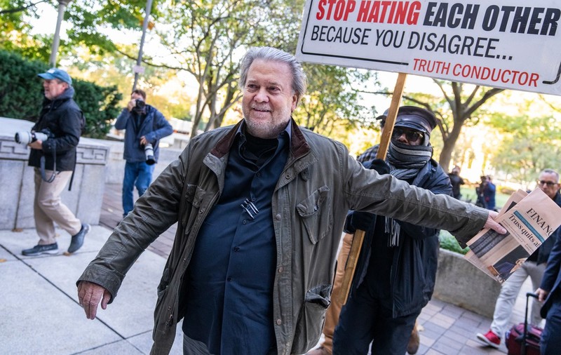 Steve Bannon, fostul strateg al lui Donald Trump, condamnat la 4 luni de închisoare pentru sfidarea Congresului american
