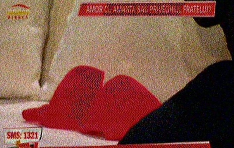 SCENE GREU DE IMAGINAT! A ARUNCAT CU SUTIENUL în NICOLAE GUŢĂ! Presupusa "AMANTĂ SECRETĂ" i-a înapoiat "singurul cadou" primit de la el