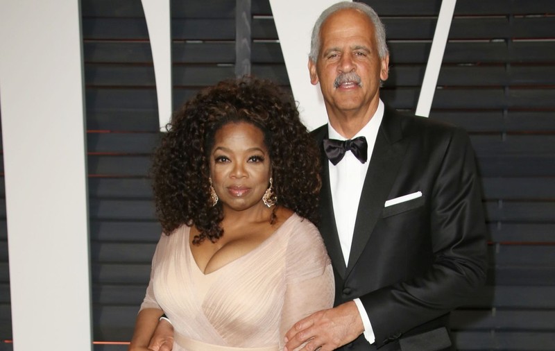 Oprah Winfrey și-a băgat iubitul în carantină în casa de oaspeți. Prezentatoarea a avut pneumonie anul trecut