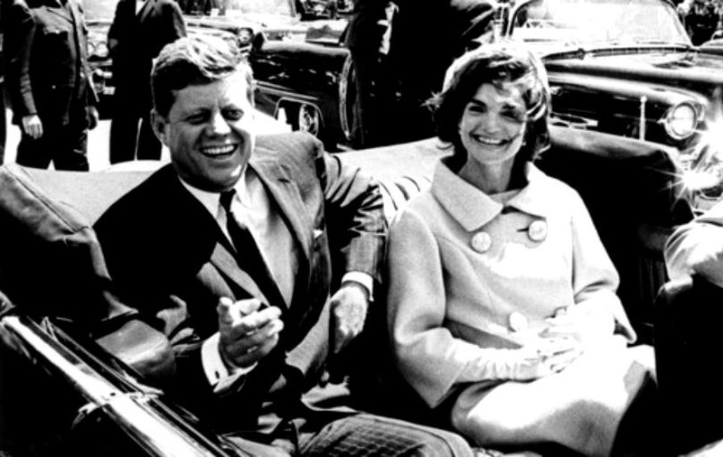 Ultimul autograf acordat de John F. Kennedy, înainte de a fi asasinat, este scos la licitație. Care este prețul de pornire pentru semnătura fostului președinte american