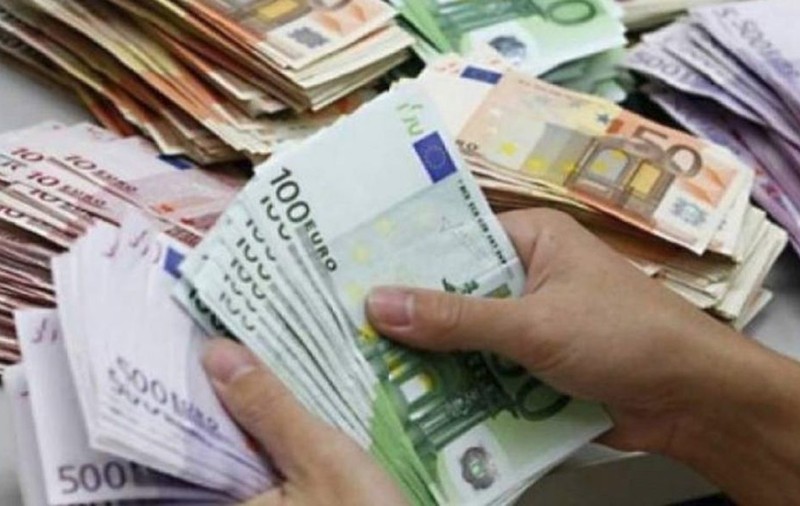 Curs valutar 3 februarie 2020. Euro crește din nou față de leu