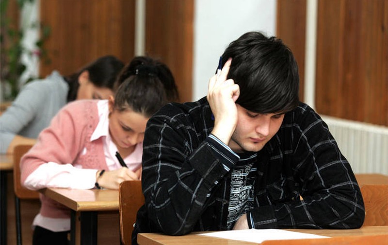 BACALAUREAT 2013 | Recolta de toamnă la... perle: «Este important să comunicăm între noi mai ales atunci când la mai mulţi băieţi ne place de o sigură fată»