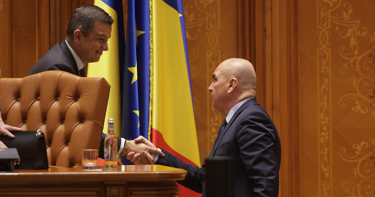 Şedinţă comună a Senatului şi Camerei Deputaţilor pentru dezbaterea şi votul asupra moţiunii de cenzură 'Au ruinat ţara şi acum îi obligă pe români să achite nota de plată - afară cu Guvernul ipocrit', depusă de parlamentarii AUR, S.O.S. România, POT şi neafiliaţi, după asumarea răspunderii Guvernului pe primul pachet de măsuri fiscal-bugetare, la Palatul Parlamentului din București, 14 iulie 2025