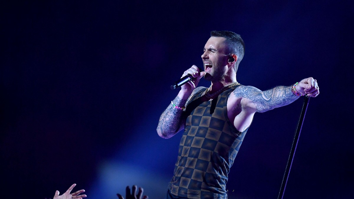 Adam Levine s-a dezbrăcat la Super Bowl 2019. Reacția fanilor a fost neașteptată
