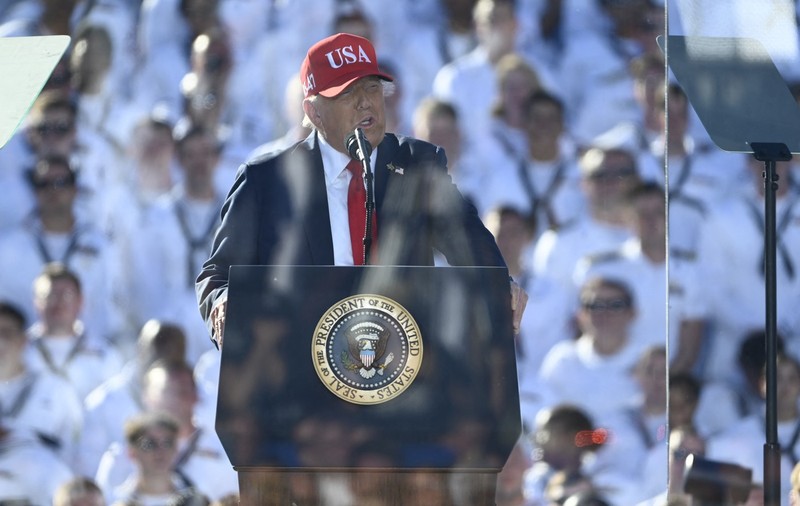 Donald Trump anunță posibile operațiuni terestre împotriva narcotraficanților, după un nou atac asupra unui vas în largul Venezuelei