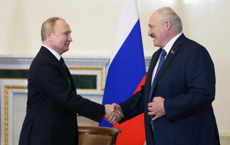 Vladimir Putin afirmă că presiunea politică a Occidentului obligă Rusia să accelereze procesul de integrare a Belarusului