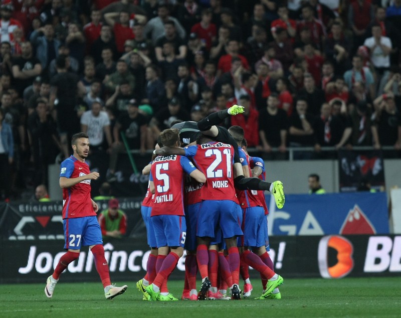 Liga I, etapa a 8-a, play-off: Dinamo - FCSB 2-1. Derby decis în minutul 96, din penalty! ”Cazul Bricheta”, nimica toată pe lângă bombardamentul de pe Arena Națională. Reghe, scandal cu arbitri | LIVE&VIDEO