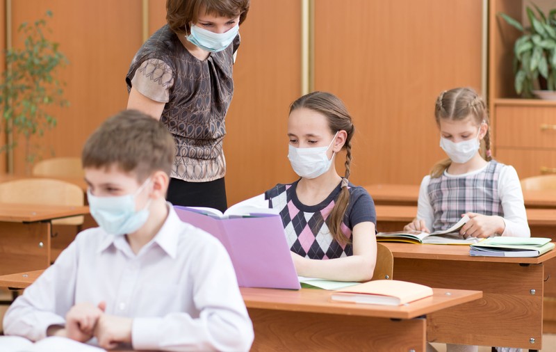Povestea unui român din Franța: ce a făcut școala când fiica lui a fost discriminată de o colegă