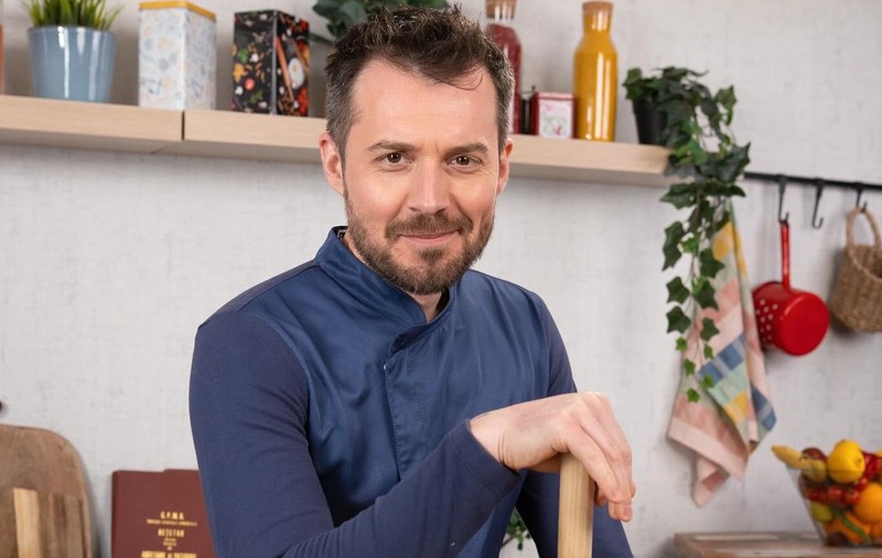 Cum se prepară porumbul copt cu două sosuri, după rețeta lui chef Horia Manea. Ai nevoie de doar câteva ingrediente