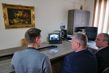 Discuție pe Zoom între oficialii din Negreni, viceprimarul din Bucha și ambasadorul Ucrainei în România