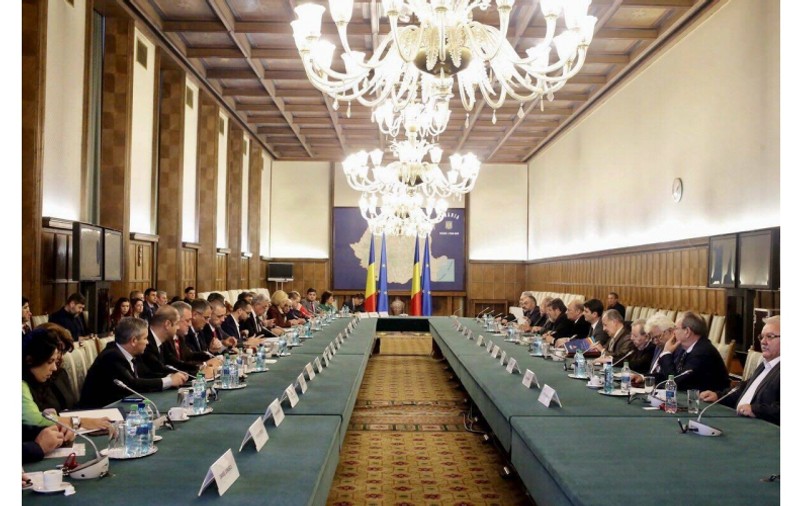Avertismentul sindicatelor: Salariile nete ale angajaților din privat vor scădea de anul viitor cu peste 16%; Răspunsul premierului Tudose