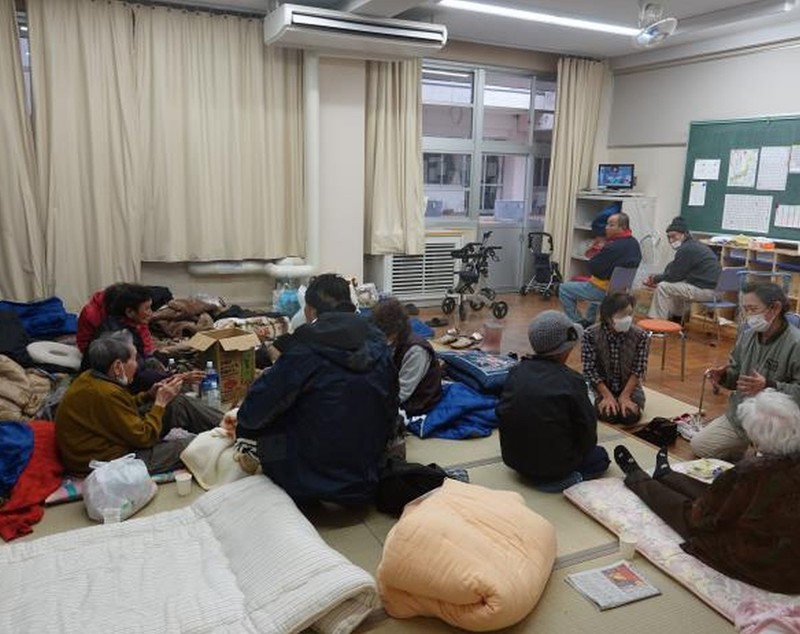 La o lună de la cutremurul devastator din Japonia, oamenii stau în frig și în condiții insalubre. Zeci de mii de locuințe, fără apă curentă