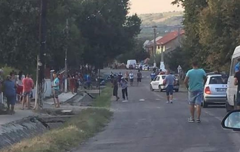 Una dintre victimele din Foltești a fost înmormântată! Șoferul este, în continuare, de negăsit! GALERIE FOTO