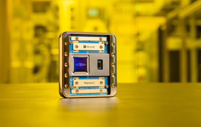 Microsoft a prezentat un cip cuantic creat cu ajutorul inteligenței artificiale. Performanța calculatoarelor, îmbunătățită de 1.000 de ori