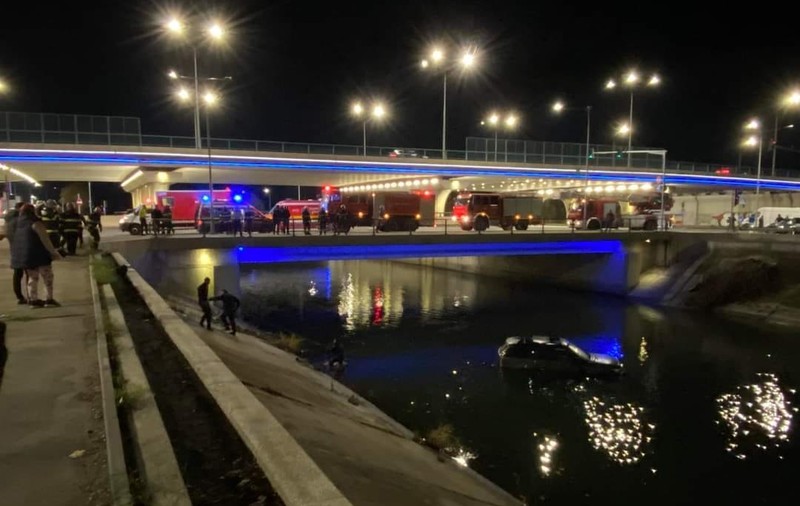 O mașină a plonjat în râul Dâmbovița, în zona pasajului Nicolae Grigorescu din București. Ce s-a întâmplat cu șoferul