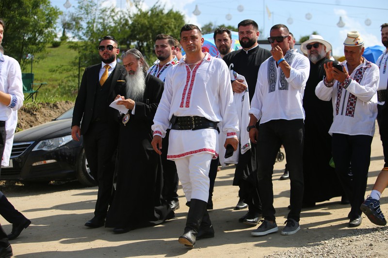 George Simion, alături de câțiva invitați. Foto: Dumitru Angelescu / Libertatea
