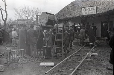 „Răscoala”. Filmări de la sfârşitul anului 1964 şi până în mai 1965, exterioare în jurul Bucureştiului (Mogoşoaia, Corbeanca, Ciocăneşti), iar interioare la Buftea FOTO Facebook Studiourile Buftea