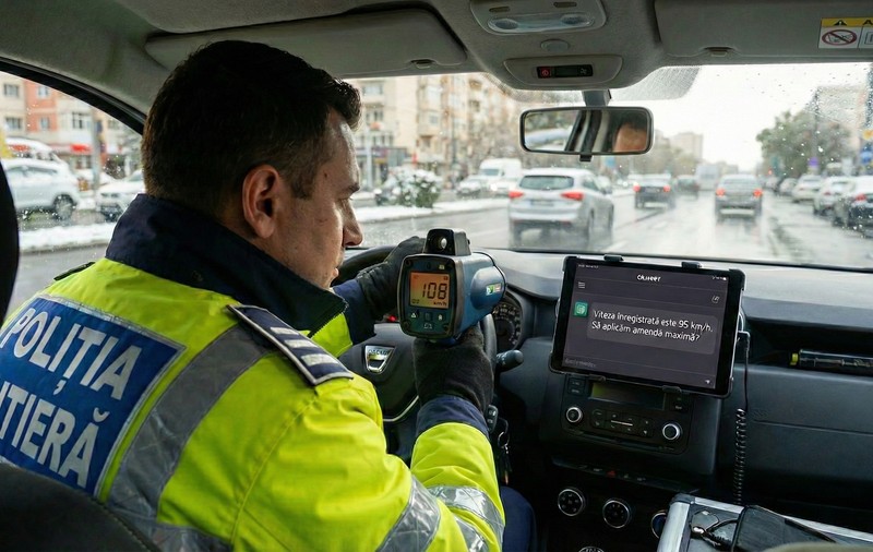 O conversație cu ChatGpt, folosită de Poliție ca probă într-un proces cu un șofer profesionist lăsat fără permis. Ce au decis judecătorii