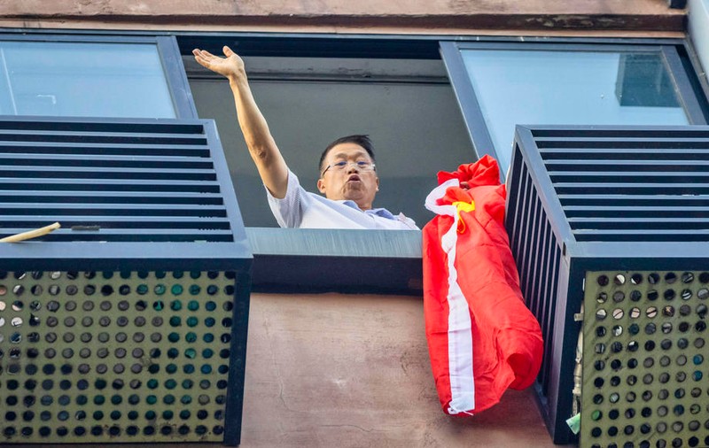 Chinezii au coborât drapelul american de pe consulatul SUA din Chengdu