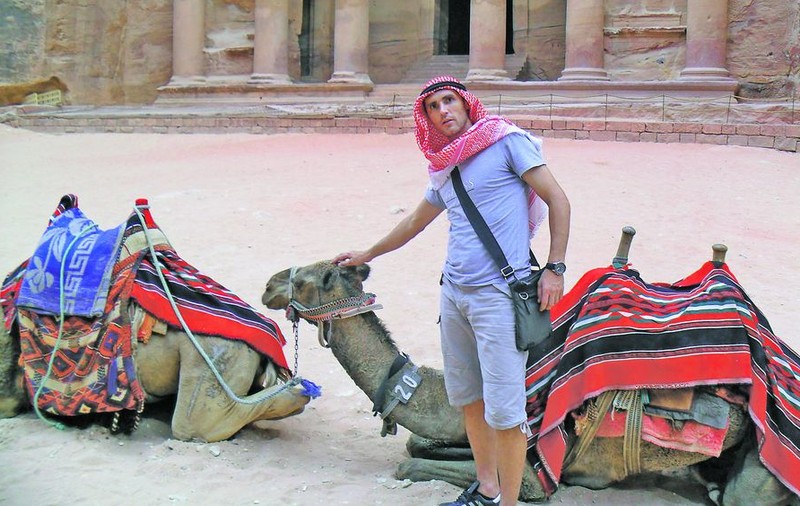 Chiţa a fugit de la arabi!