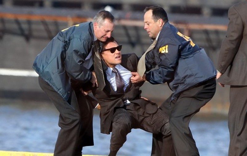 Leonardo DiCaprio, ARESTAT şi PUS LA PĂMÂNT de FBI! FOTO