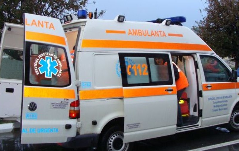 Pacient din Năsăud, adus în stare gravă la București! A căzut în cazanul cu țuică