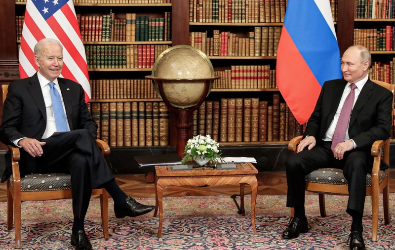 Criza din Ucraina și dilema lui Biden: e Putin strâns cu ușa de „șoimii” militari din jurul lui sau e el însuși liderul lor?