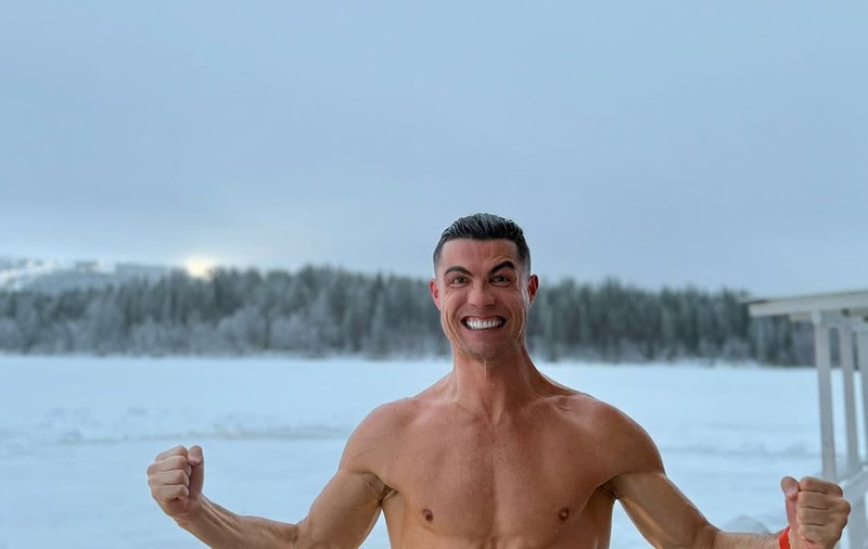 Cristiano Ronaldo, viral de Crăciun. Filmulețul la bustul gol prin zăpadă are peste 11 milioane de vizualizări în câteva ore