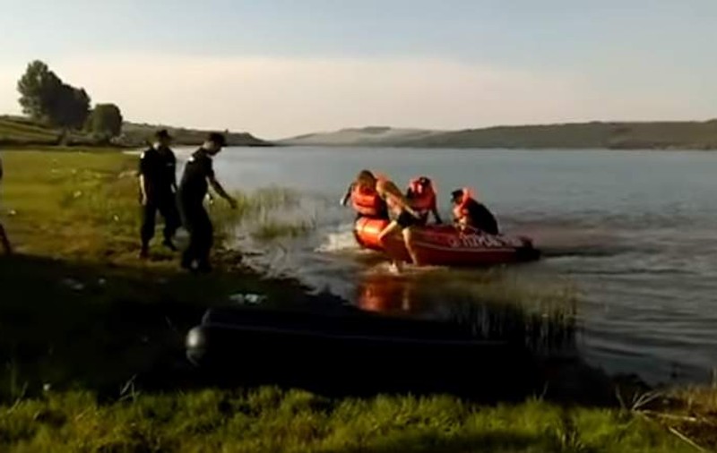 Un tânăr din Vaslui s-a înecat în lacul de acumulare. Sebastian şi-a dat viaţa pentru a salva o fată de la moarte