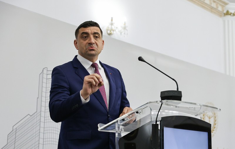 Cultul personalității la George Simion: de la „armata” care-l păzește de jurnaliști la autopromovarea insistentă a întâlnirilor cu lideri europeni REPORTAJ