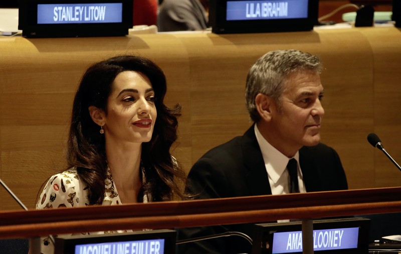 Amal Clooney declară război Statului Islamic, în instanță