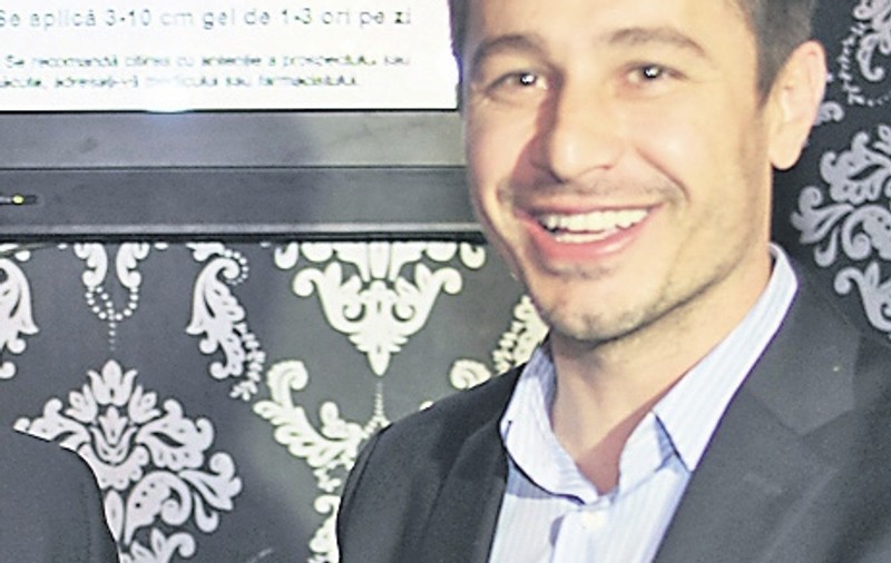 Miu îşi însoţeşte iubita la toate prezentările de modă