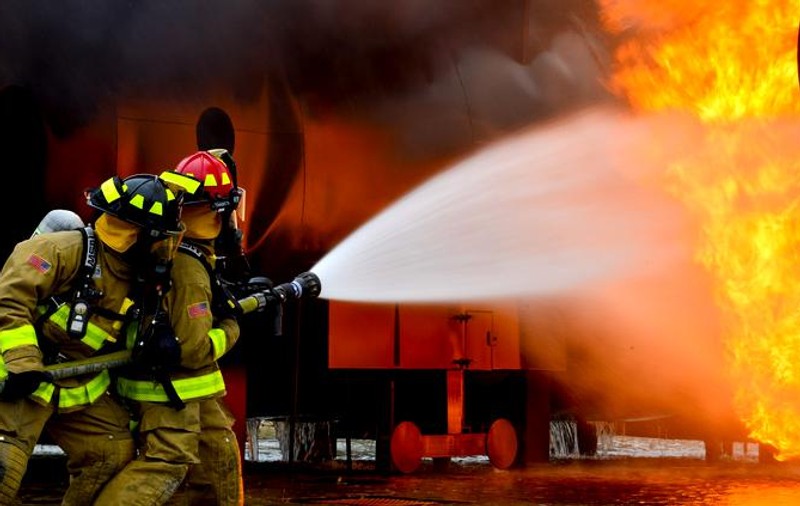 Incendiu într-un mall din Râmnicu Vâlcea. Peste 300 de oameni, evacuați