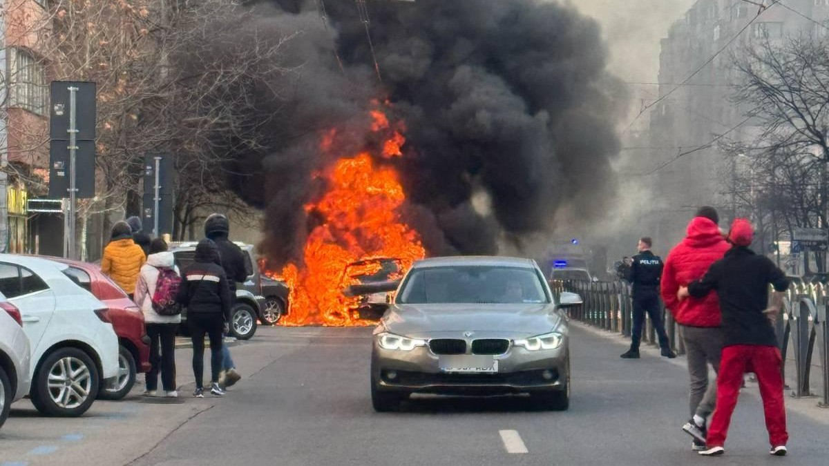 Imagine de la incendiul violent din Calea Moșilor