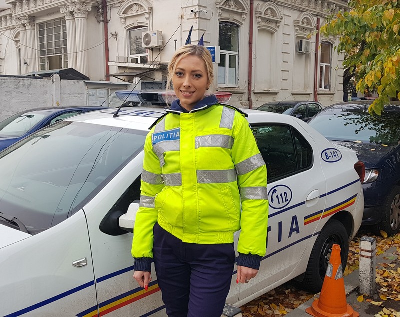 EXCLUSIV/ Blonda de la "Rutieră"! Libertatea a vorbit cu poliţista devenită "virală" pe internet, după ce a recuperat un telefon furat - FOTO&VIDEO