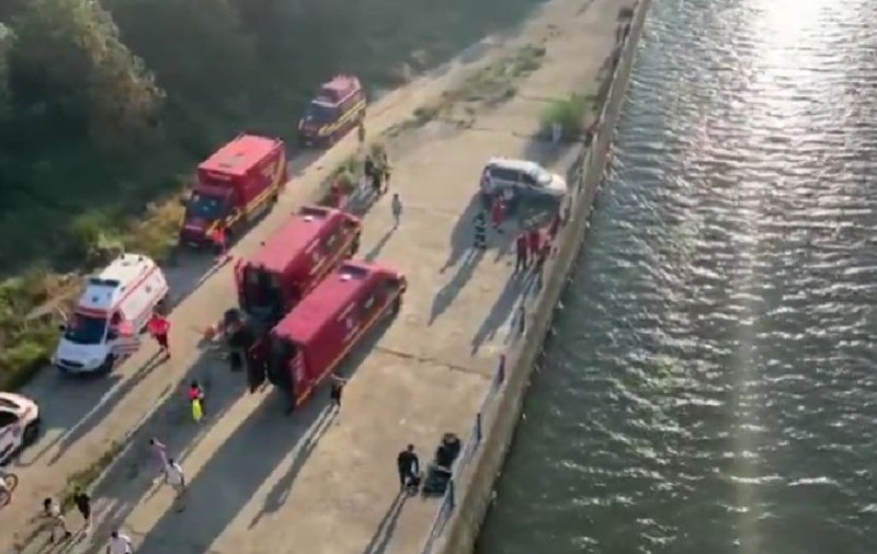 Scafandrii și un elicopter SMURD intervin după ce un bărbat a căzut în canalul Dunăre-Marea Neagră, la Medgidia
