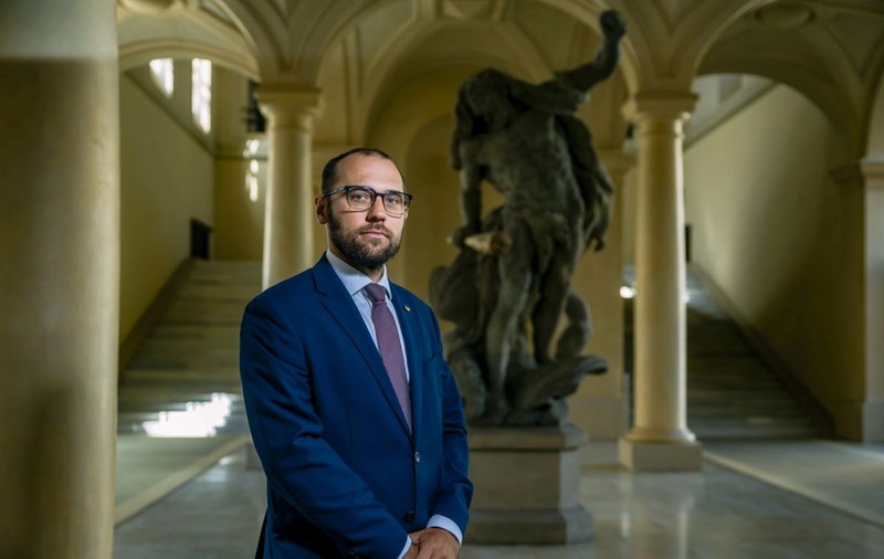 Un oficial ceh a purtat șosete cu Kremlinul în flăcări la o întâlnire cu Volodimir Zelenski. Reacția Moscovei