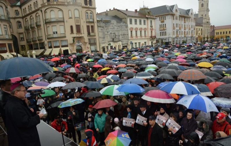 Mii de oameni în stradă, la Oradea! Nu vor căsătorii între persoanele de același sex FOTO