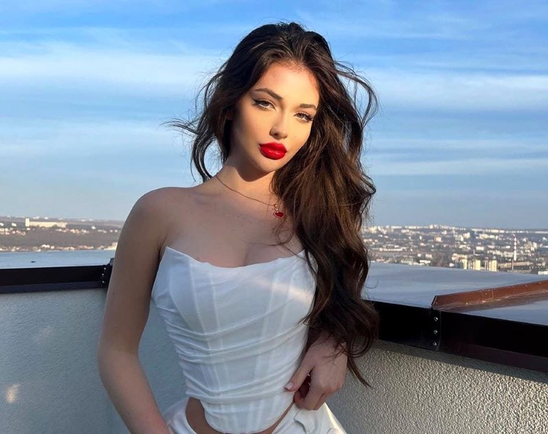 Andreea Bostănică, în lacrimi de Crăciun. Fanii au atacat-o după ce și-a pierdut o bijuterie de 27.000 de dolari